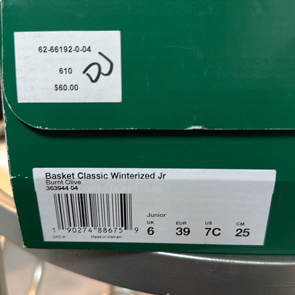 Gently worn Pumas - Picture 6 of 6